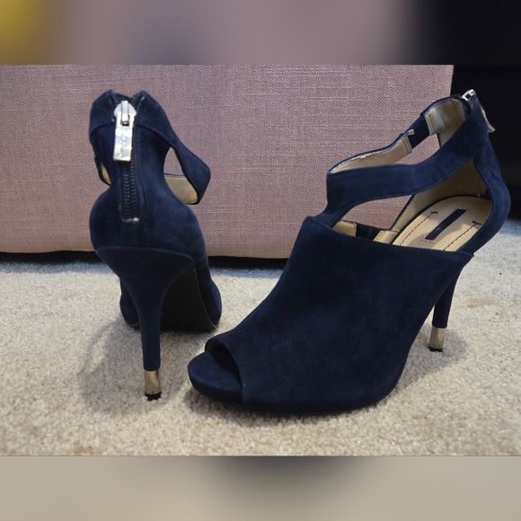 BCBG NWOT size 8.5 heels - Picture 2 of 11